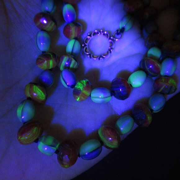 Hand knotted Czech glass bead necklace - Picture 12 of 12